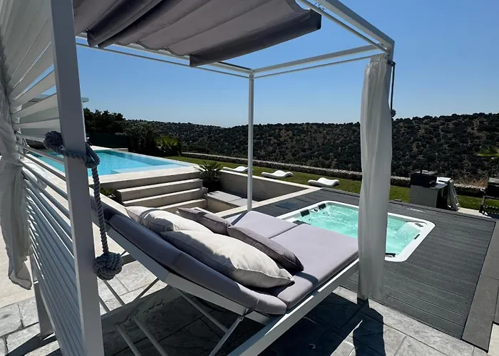 Villa Exclusiva Con Piscina Infinity Y Jacuzzi!