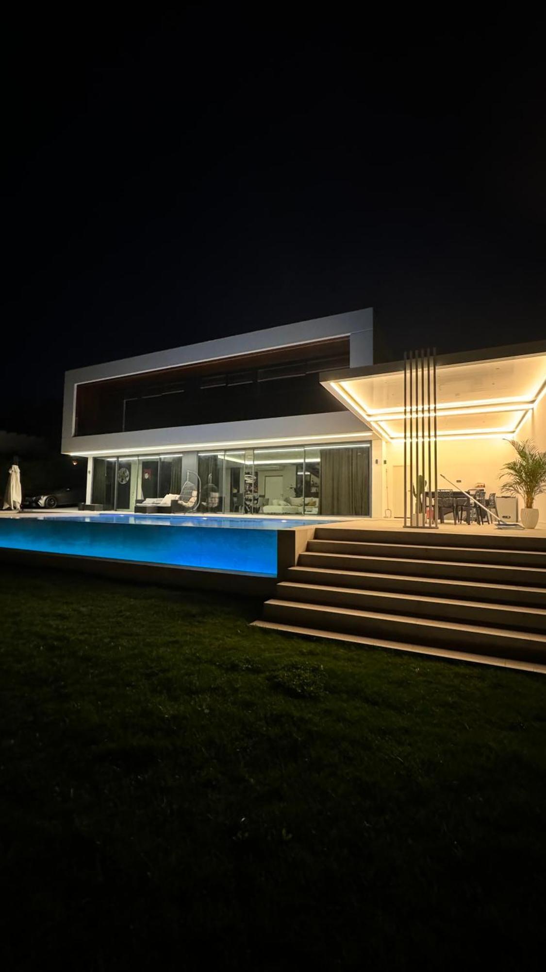Exclusiva Con Piscina Infinity Y Jacuzzi!