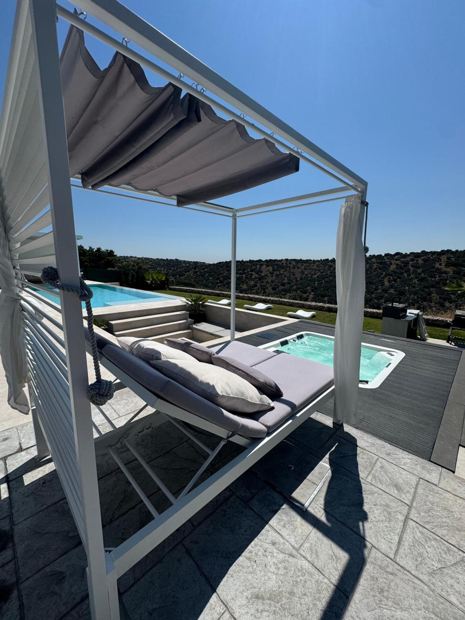 Exclusiva Con Piscina Infinity Y Jacuzzi! *