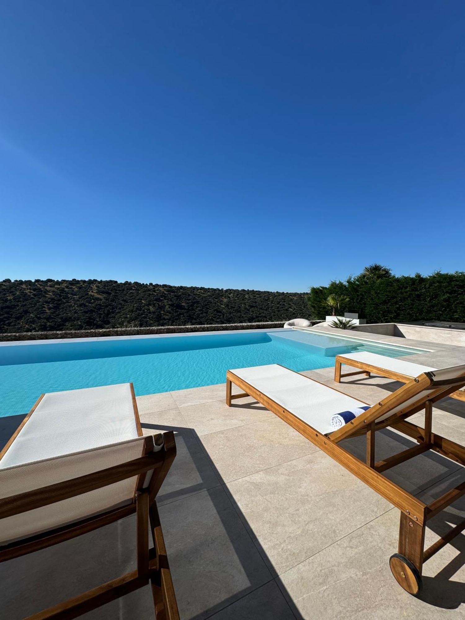 Exclusiva Con Piscina Infinity Y Jacuzzi!